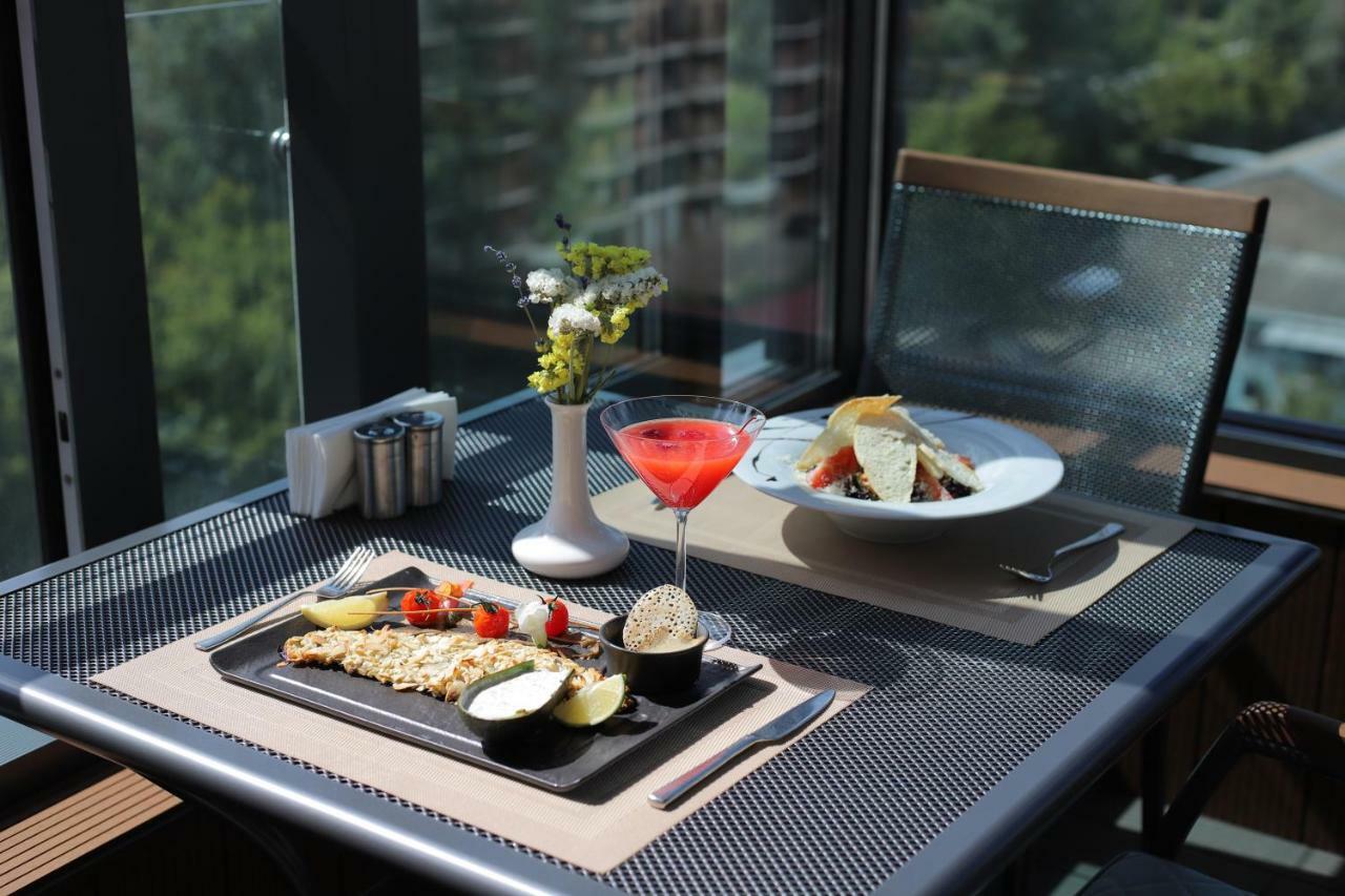 Raziotel Kyiv Yamska エクステリア 写真